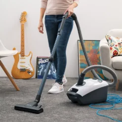 HooGo B3+ Bodenstaubsauger 3 Liter Mit Beutel Inkl. Parkett-, Polster- Und Fugendüse, Möbelbürste, 11m Aktionsradius, HEPA14 Filter, Allergikertauglich -Staubsauger Geschäft edd530f2afcbb8a4fd1e18a239af6a1e